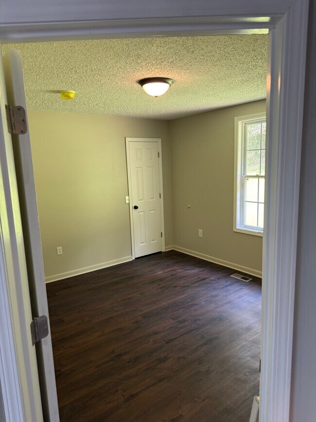 Building Photo - 111 Mintz Rd