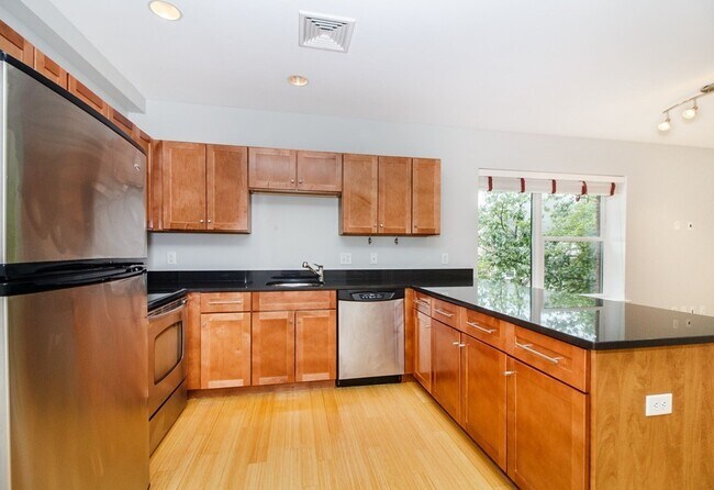 Foto del edificio - 99 Chestnut Hill Ave