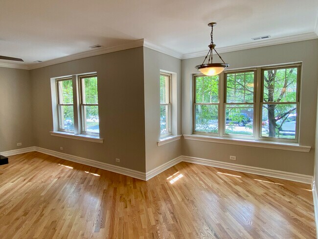 Foto del edificio - 2133 N Kedzie Blvd