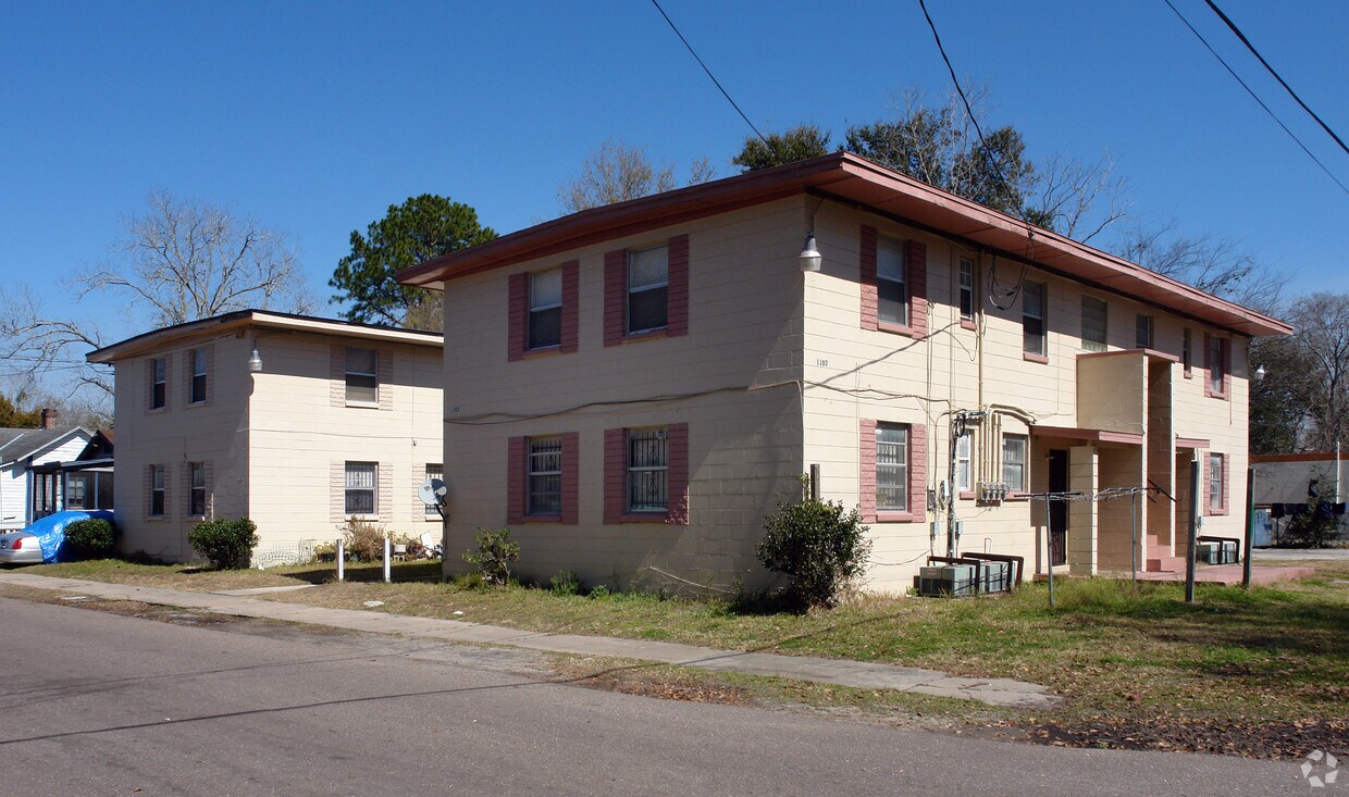 Building Photo - 1103 Daniel St