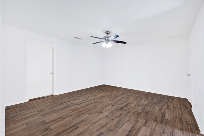 Foto del edificio - 2803 Camelot Ln