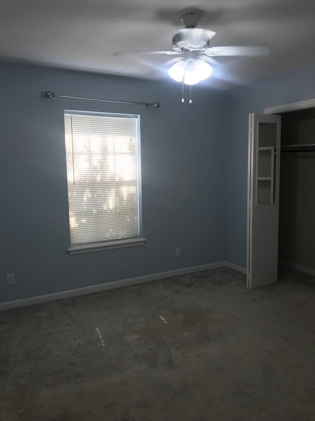 Building Photo - ** CUTE 2/1.5 CONDO IN FARFIELD OAKS **