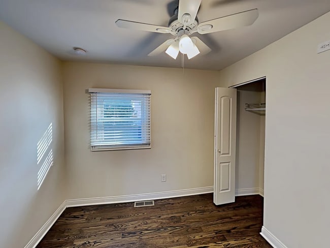 Foto del edificio - 10003 Merrimac Ave