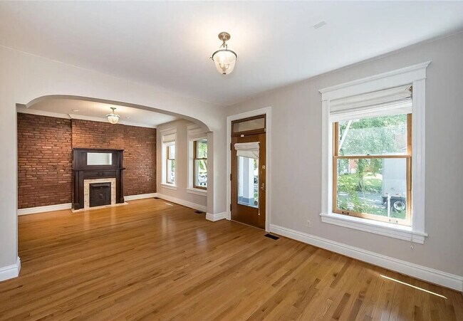 Foto del edificio - 6114 Washington Blvd