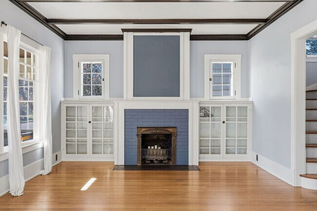 Foto del edificio - Rare Rental in Old North End with Private Yard & Garage