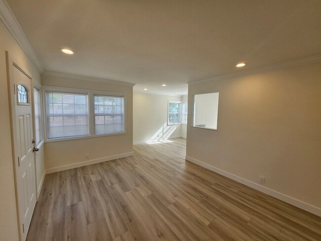 Building Photo - 154 Adams Ave