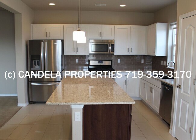 Building Photo - 3 BEDROOM TOWNHOME IN GOLD HILL MESA