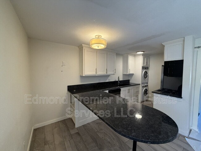 Photo - 205 E Hurd St House