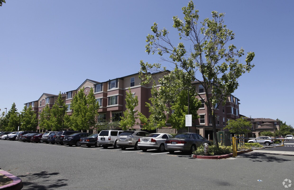 Foto principal - Strobridge Court Apartments