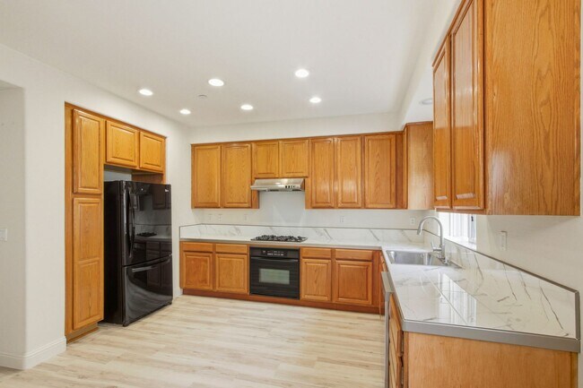 Foto del edificio - Beautiful Communication Hill Townhome