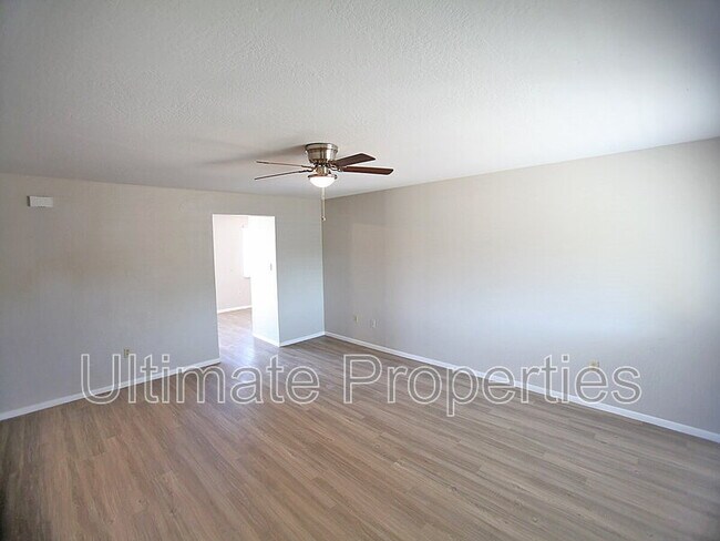 Foto del edificio - 13036 N 17th Ave