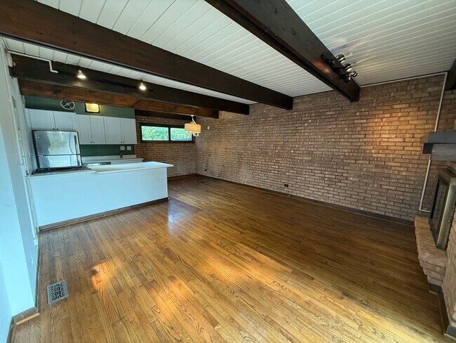 Foto del edificio - 1201 W Belden Ave