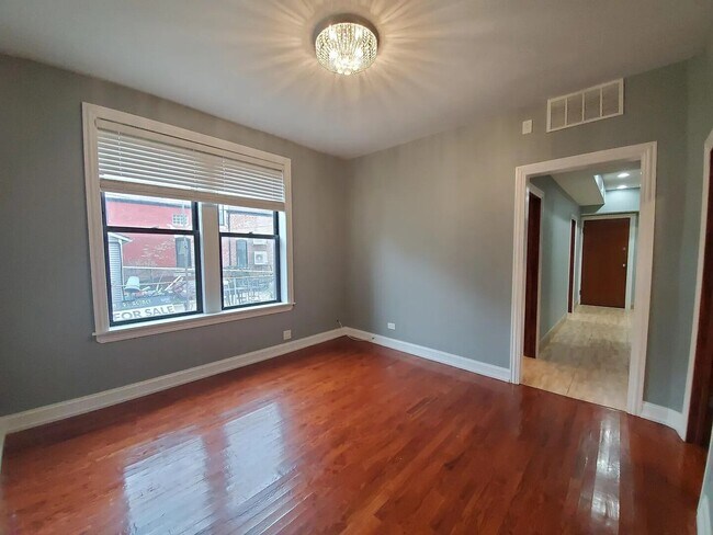 Foto del edificio - 2242 N Western Ave