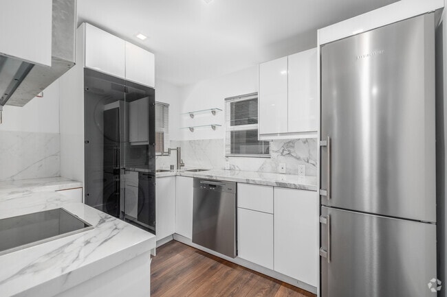 Interior Photo - 3004 Kelton Ave