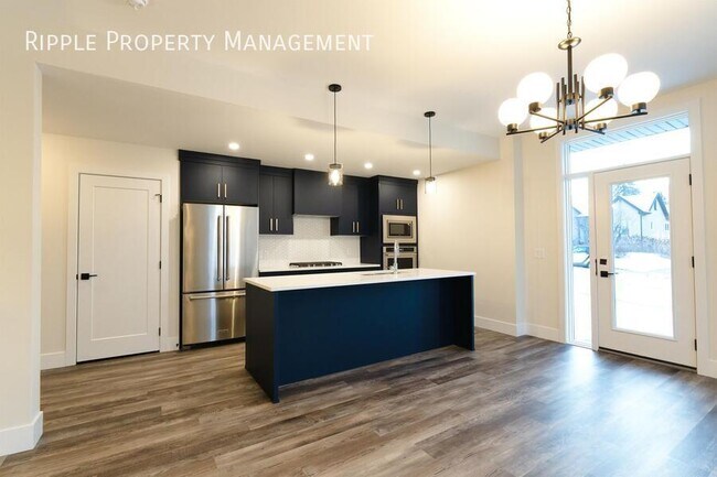 Photo du bâtiment - GREAT 3 BEDS/ 3.5 BATHS TOWNHOUSE IN THE COMMUNITY OF SHAGANAPPI