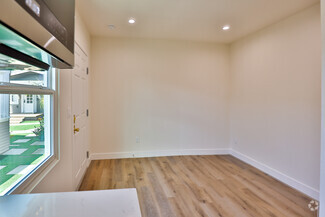 Building Photo - 619 W 30th St