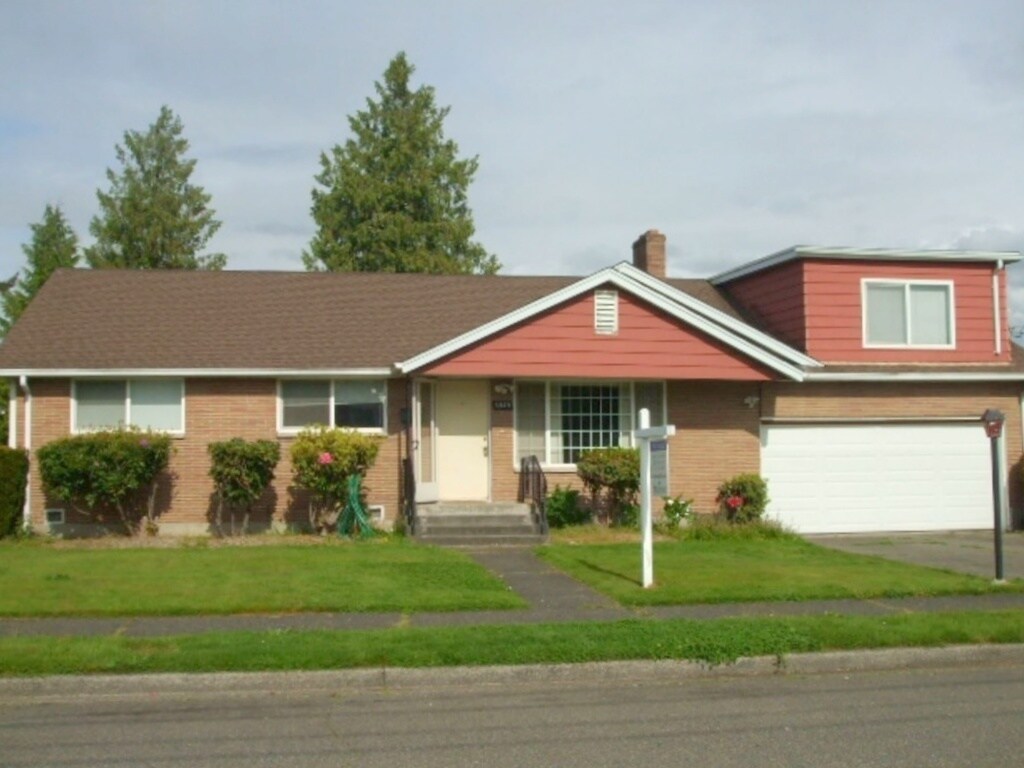 Primary Photo - Charming 4-Bedroom 1.5 Bathroom Home in So...