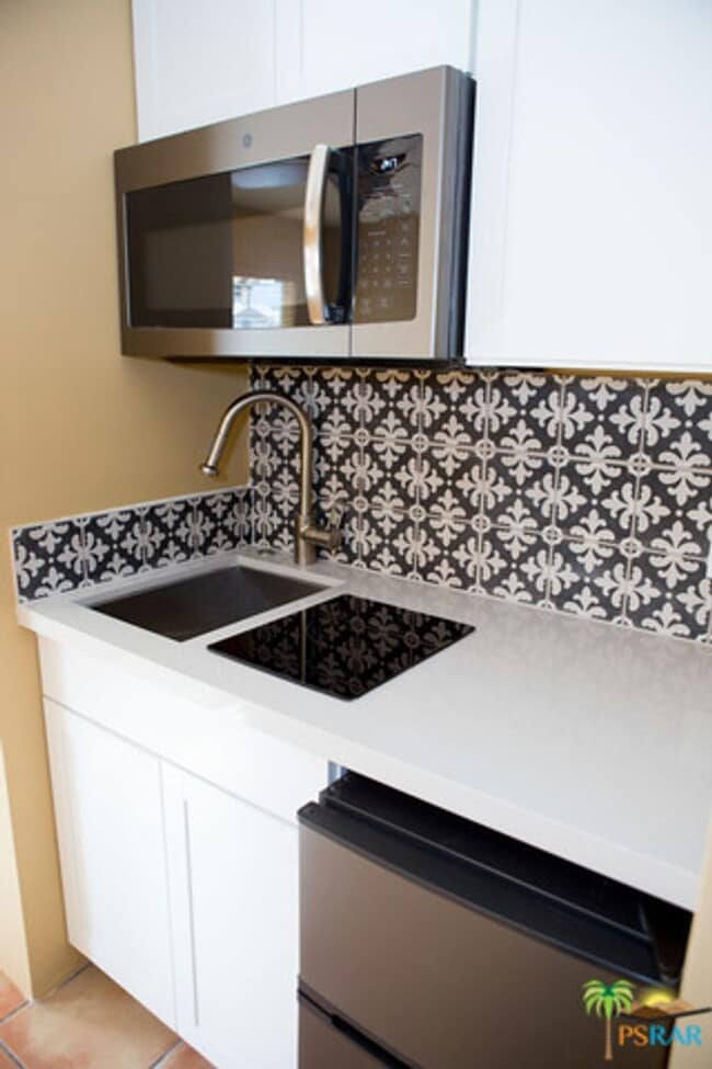 Building Photo - 723 E Camino Parocela