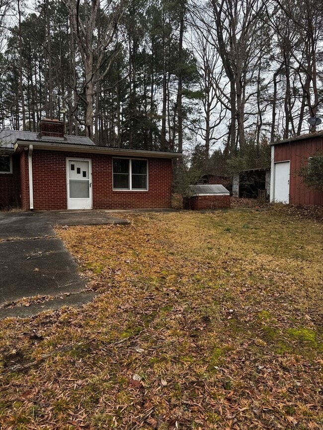 Foto del edificio - 215 Clark Rd