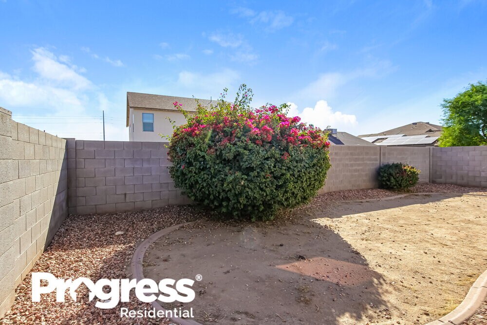 Foto del edificio - 11529 W Charter Oak Rd