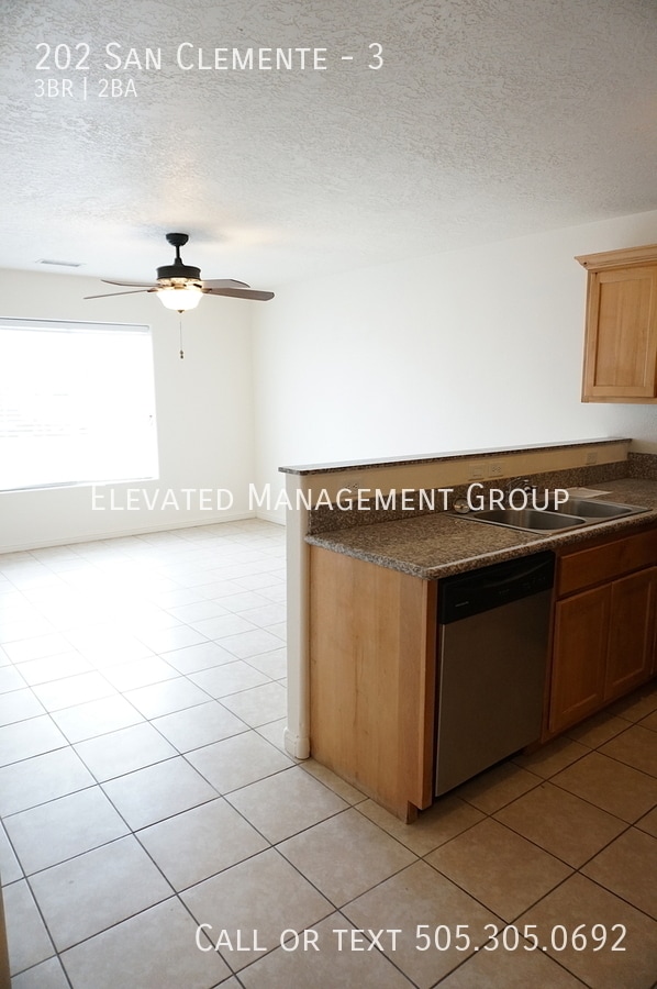 Foto del edificio - 202 San Clemente Ave NW