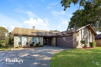 Building Photo - 7355 Greenacres Dr