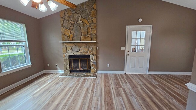 Building Photo - 3 BR 2 BA Summersill Estates