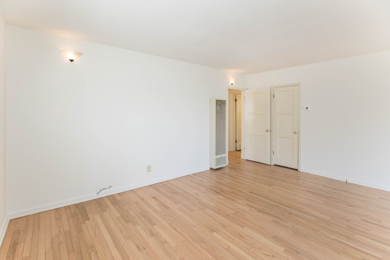 Primary Photo - 740 Flower Ave
