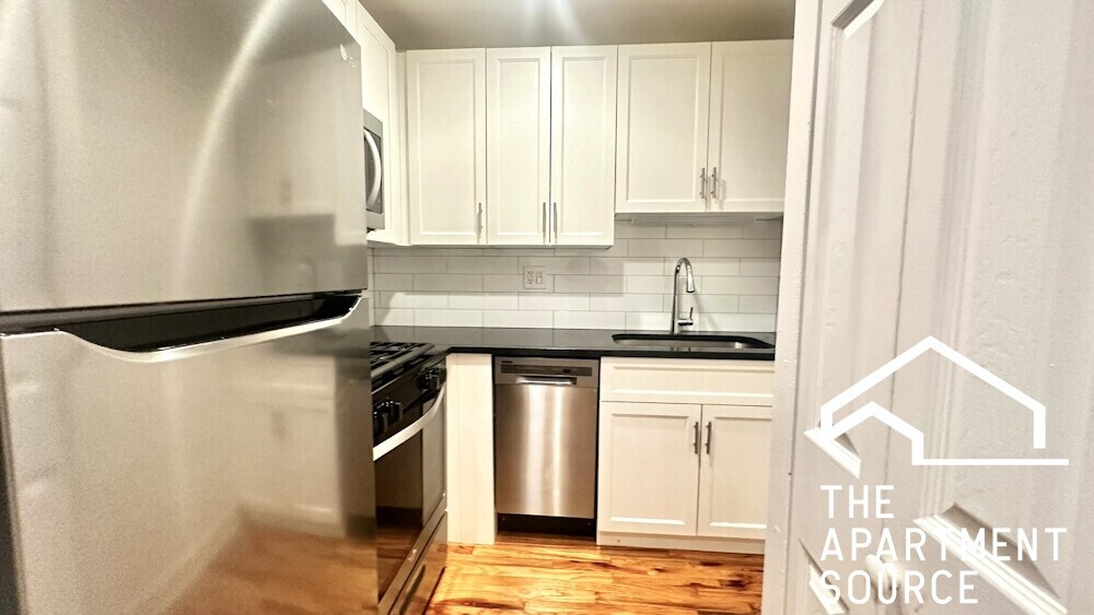 Foto principal - 6954 N Sheridan Rd