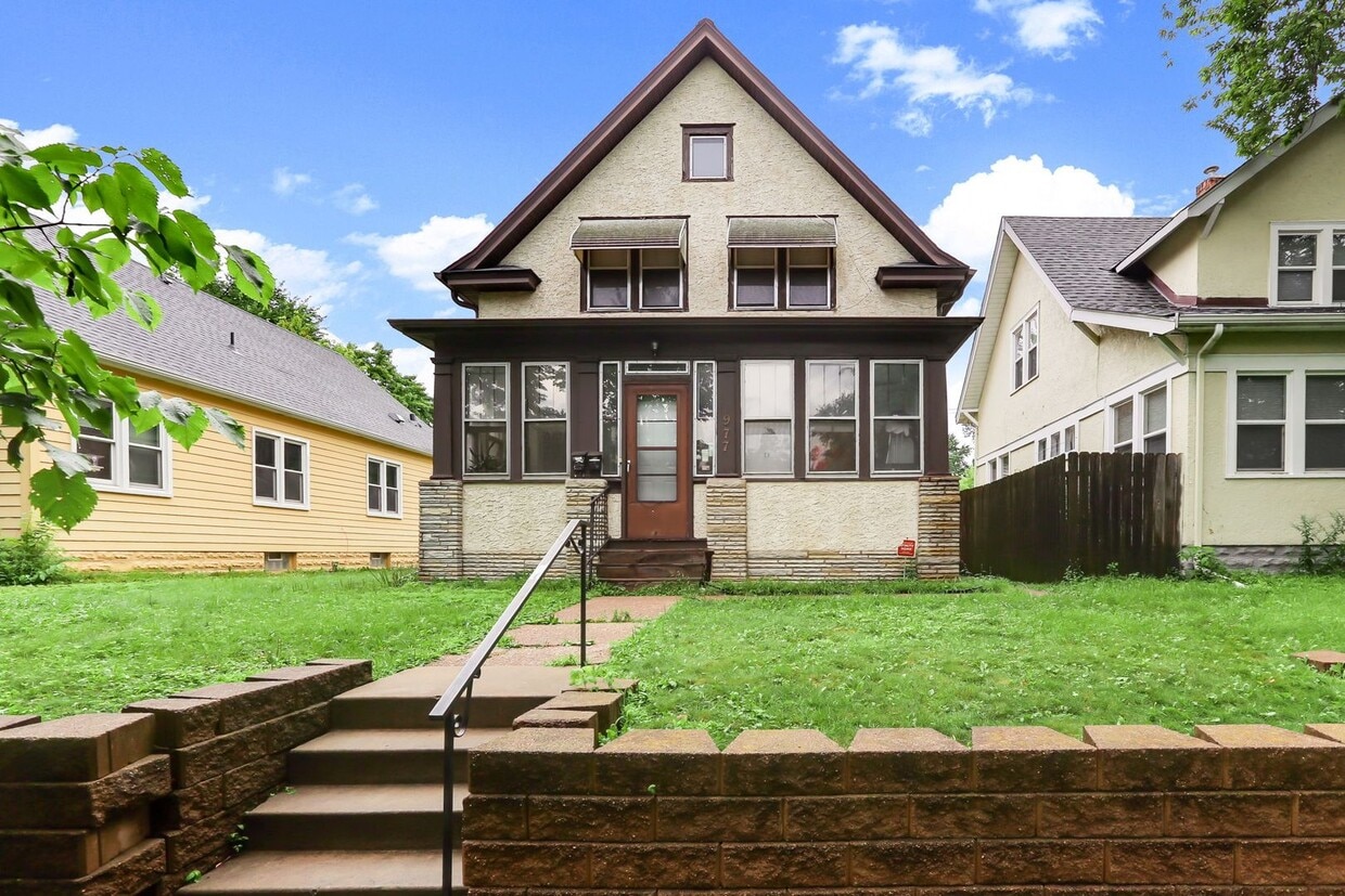 Primary Photo - 977 Fremont Ave E