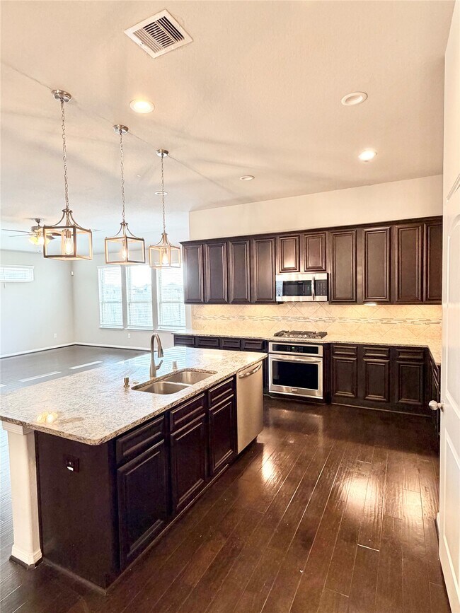 Foto del edificio - 4619 Grigio Pines Dr