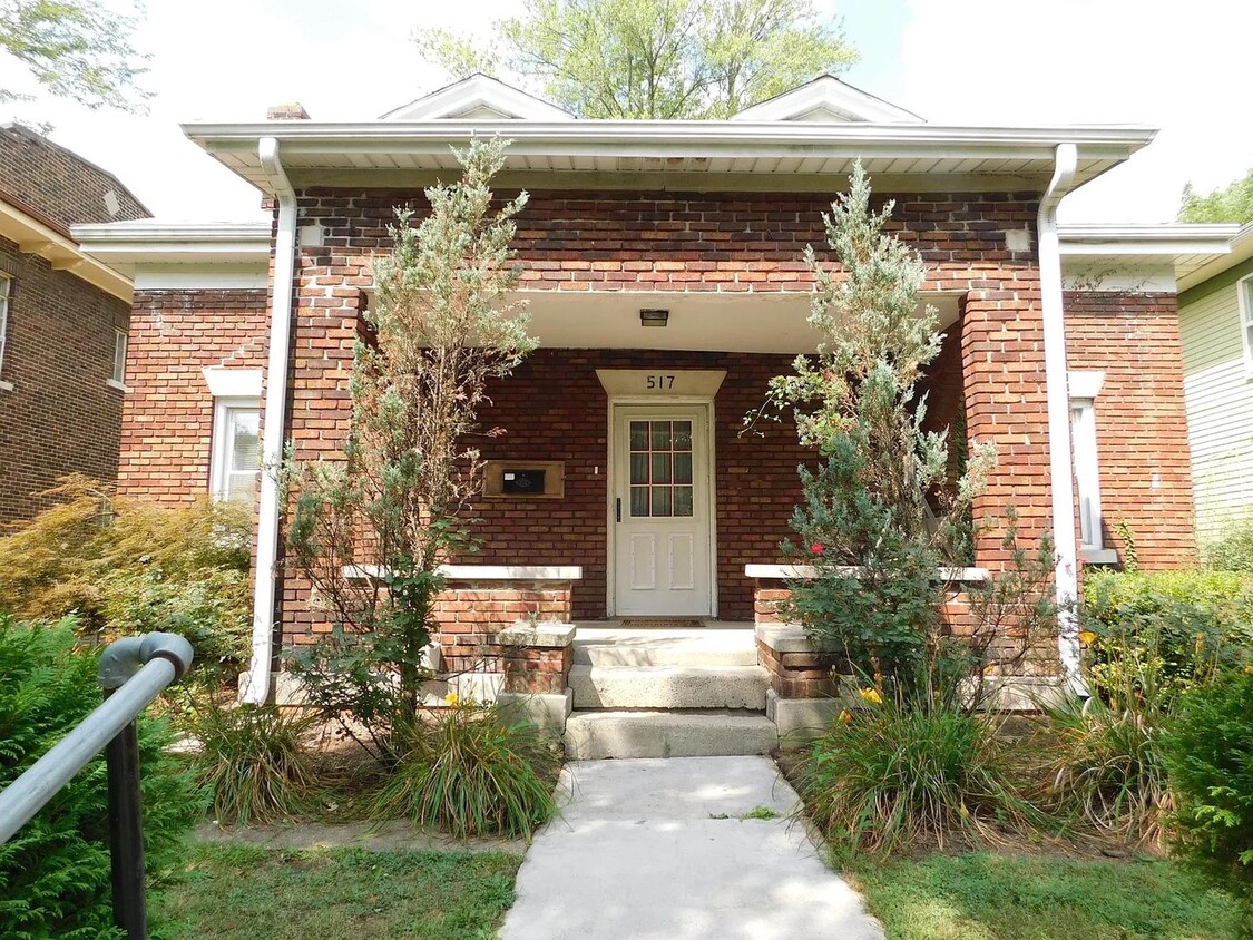 Primary Photo - 7 BR 3 BA next to Union. Available August ...