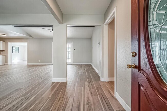 Foto del edificio - 707 Riverside Dr