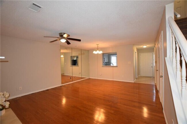 Building Photo - 2125 Fairways Ct