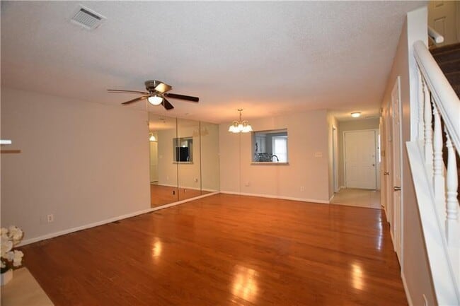 Foto del edificio - 2125 Fairways Ct