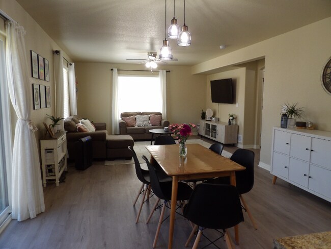 Foto del edificio - 6343 Wallowing Way