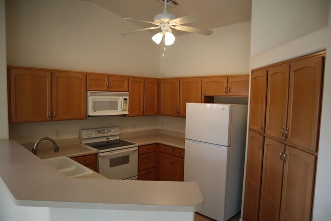 Foto del edificio - The art of living well in a thriving 55+ community