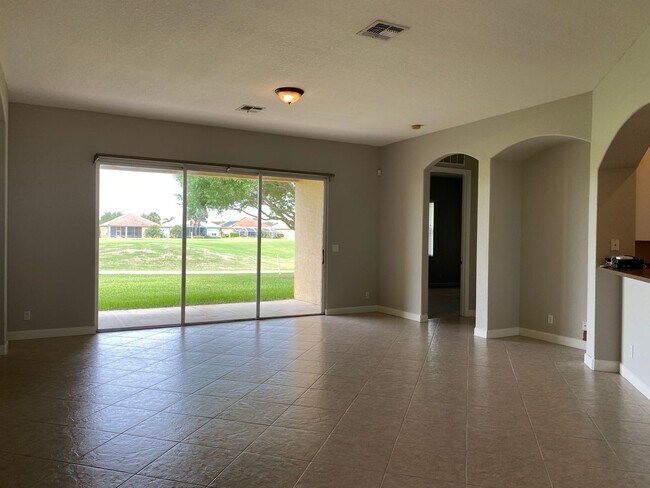 Foto del edificio - SPACIOUS 3/2 IN SAINT JAMES GOLF COMMUNITY