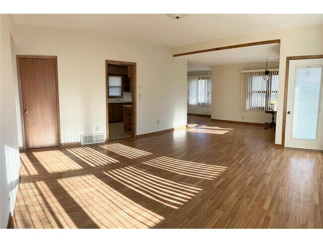 Foto del edificio - 7824 N Shore Dr