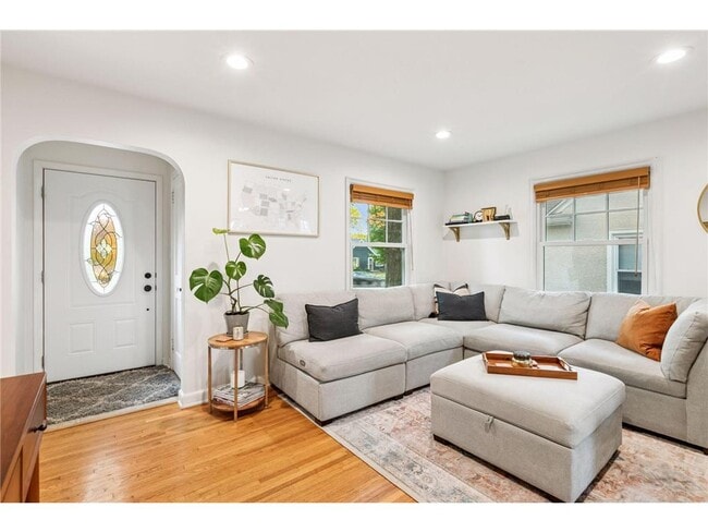 Foto del edificio - 3040 Hampshire Ave S