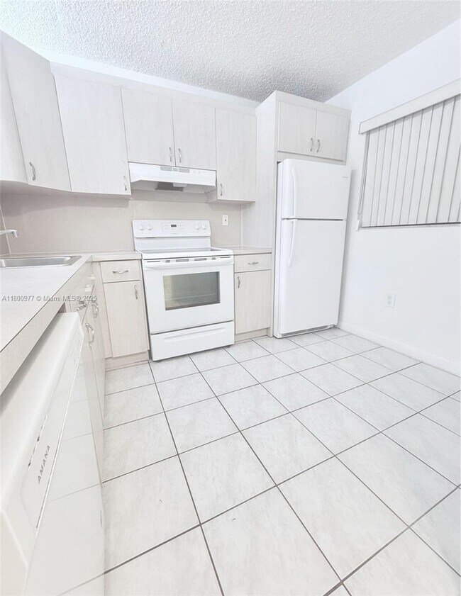 Building Photo - 10835 SW 112th Ave