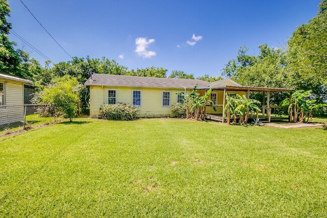 Photo - 3901 McKinney Dr House