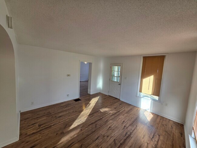 Foto del edificio - 3 bedroom house FOR RENT