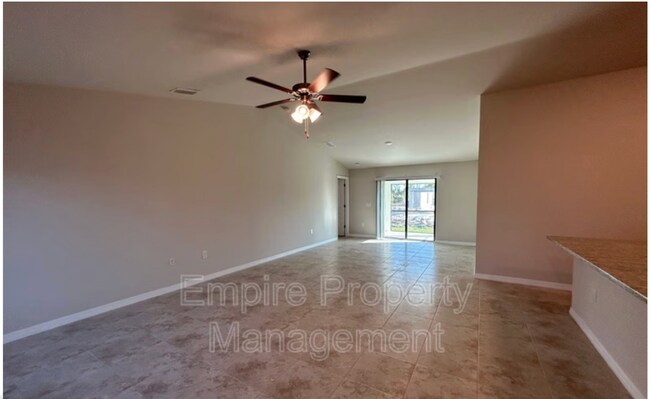 Foto del edificio - Beautiful 4 Bedroom, 2 Bath Home with 3-Car Garage in Cape Coral