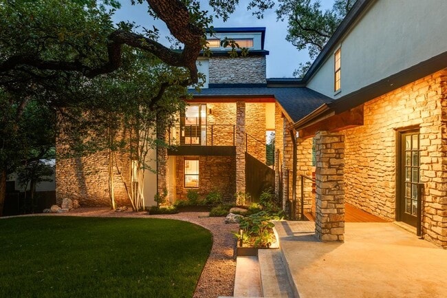 Building Photo - 1105 Constant Springs Dr
