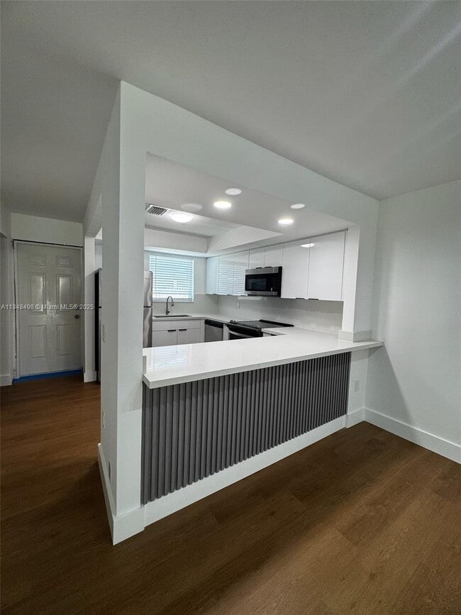 Building Photo - 1460 SW 24th Ct