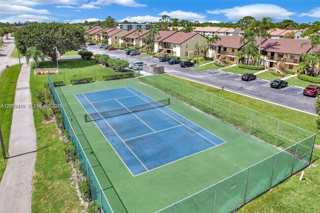 Foto del edificio - 7161 Golf Colony Ct