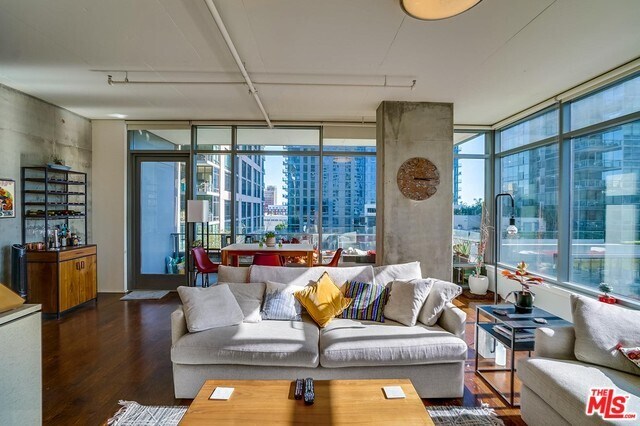 Foto del edificio - 1100 S Hope St