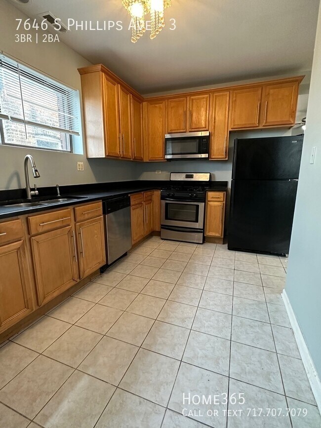 Foto del edificio - Must-see 3 Bedroom Multi-Family - Ready fo...