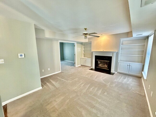 Building Photo - Spacious 4 Bed 2.5 Bath In Lexington!